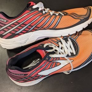 Brand New! Women's Brooks Asteria running shoe, size 9